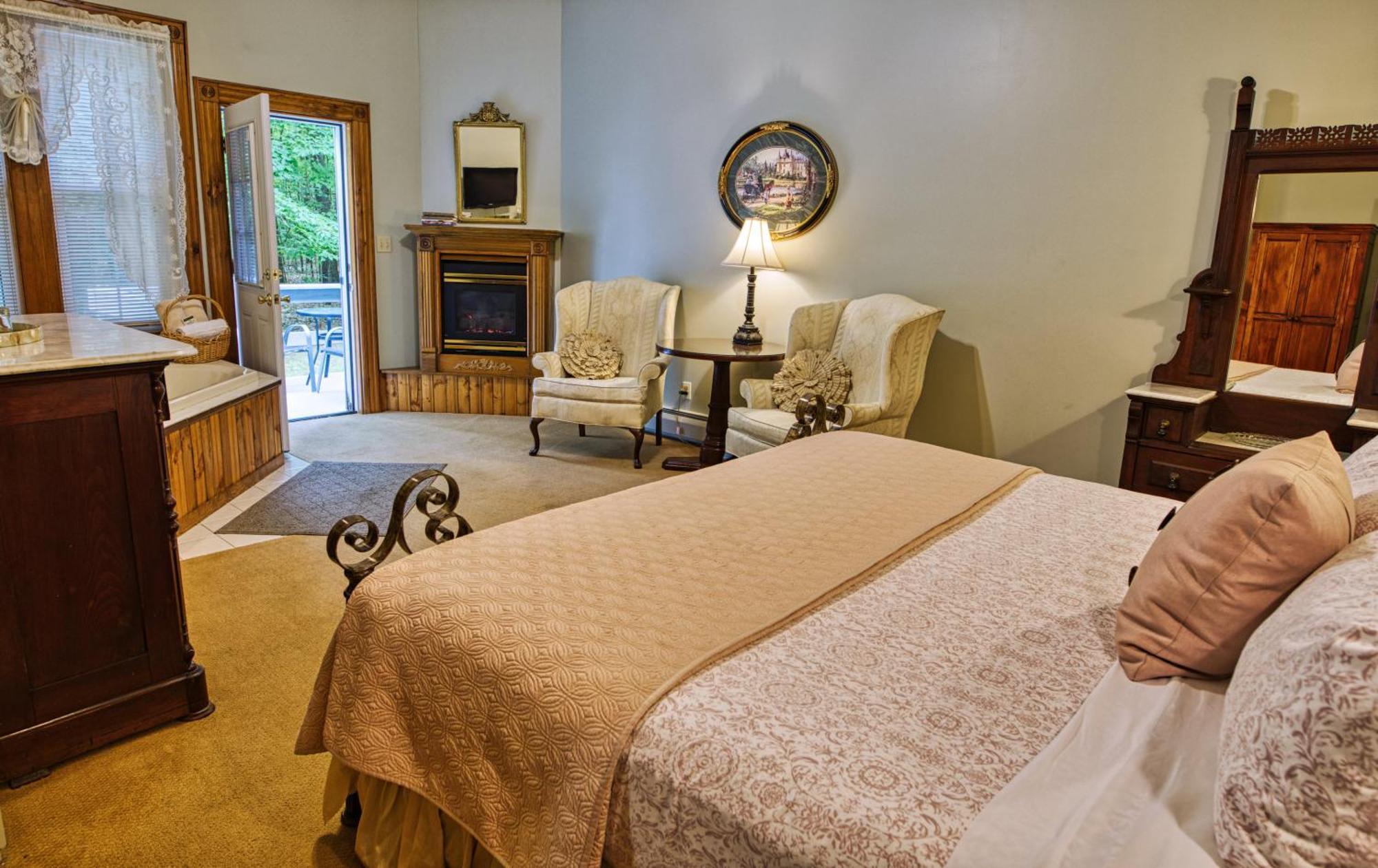 Rockwell Falls Inn And Wine Bar Lake Luzerne 外观 照片