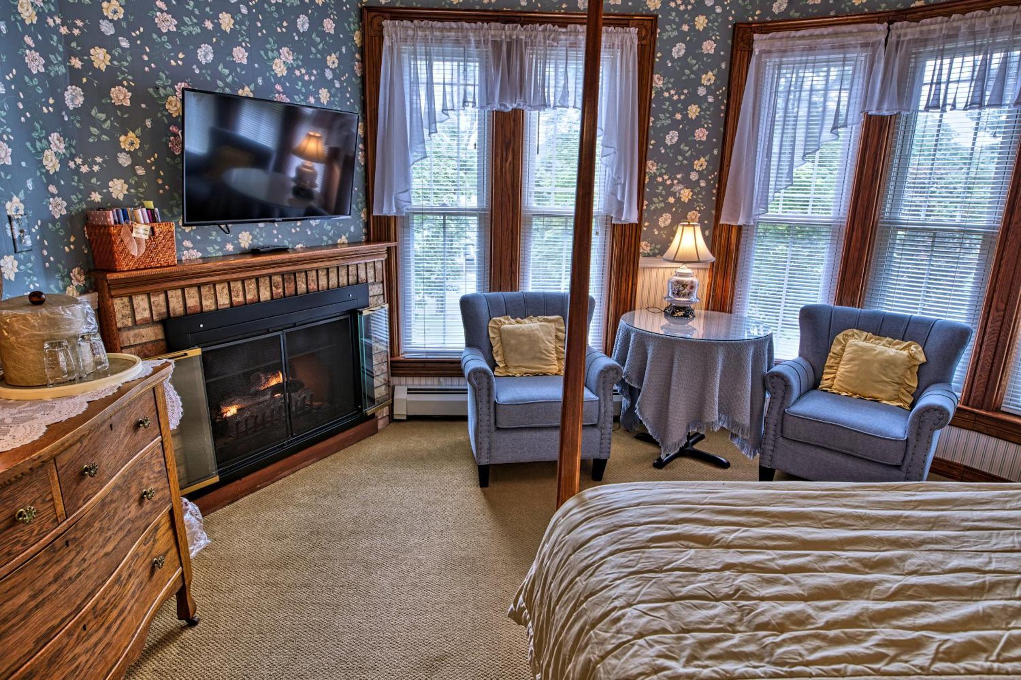 Rockwell Falls Inn And Wine Bar Lake Luzerne 客房 照片