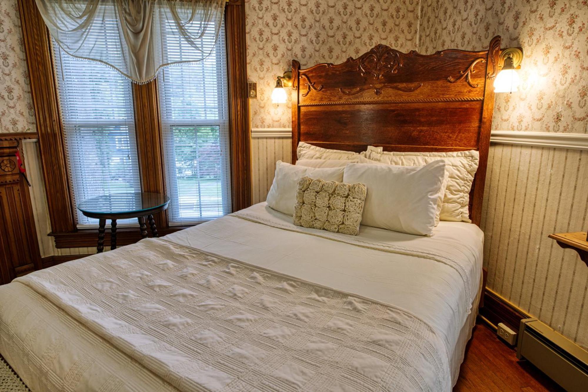 Rockwell Falls Inn And Wine Bar Lake Luzerne 客房 照片