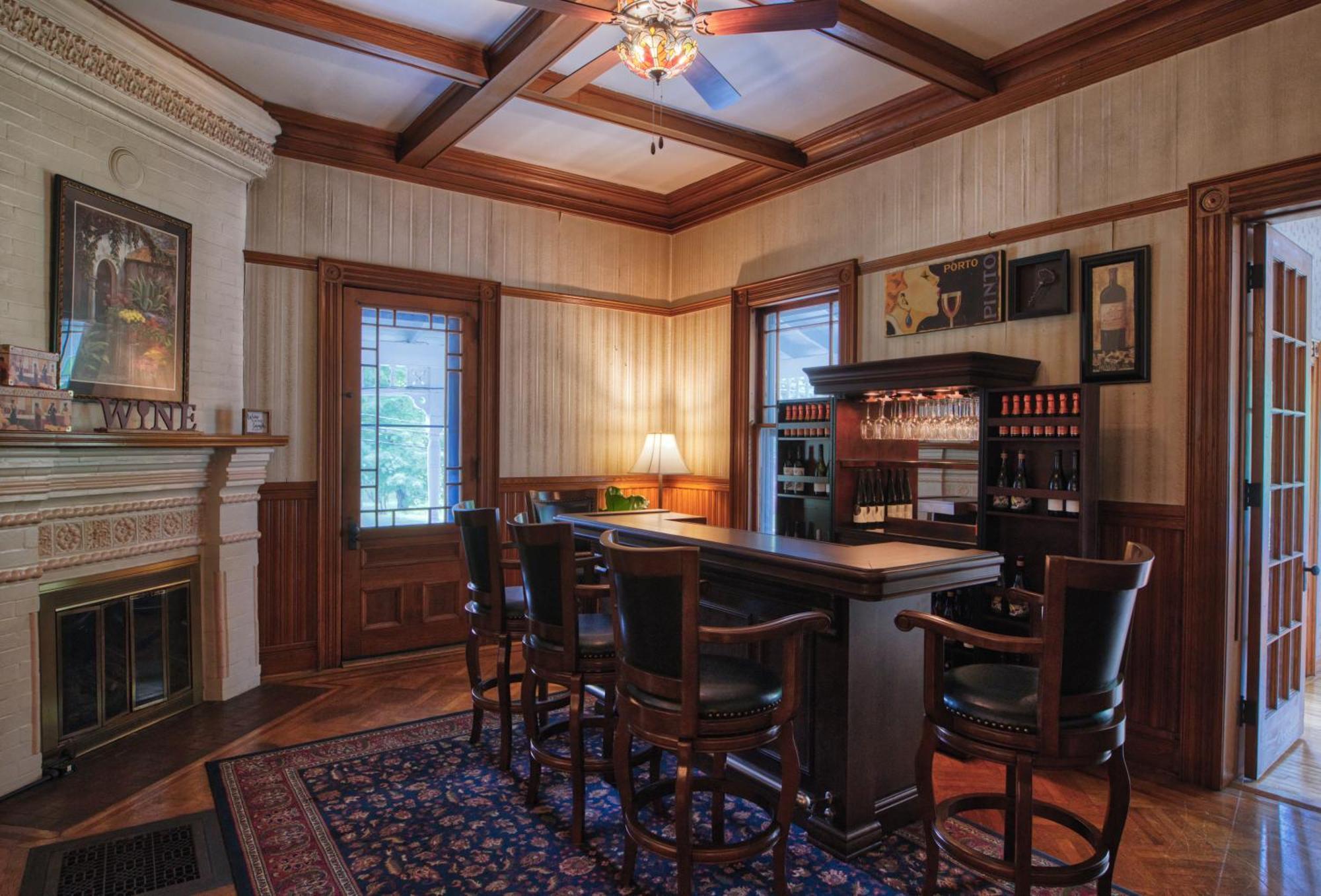 Rockwell Falls Inn And Wine Bar Lake Luzerne 外观 照片