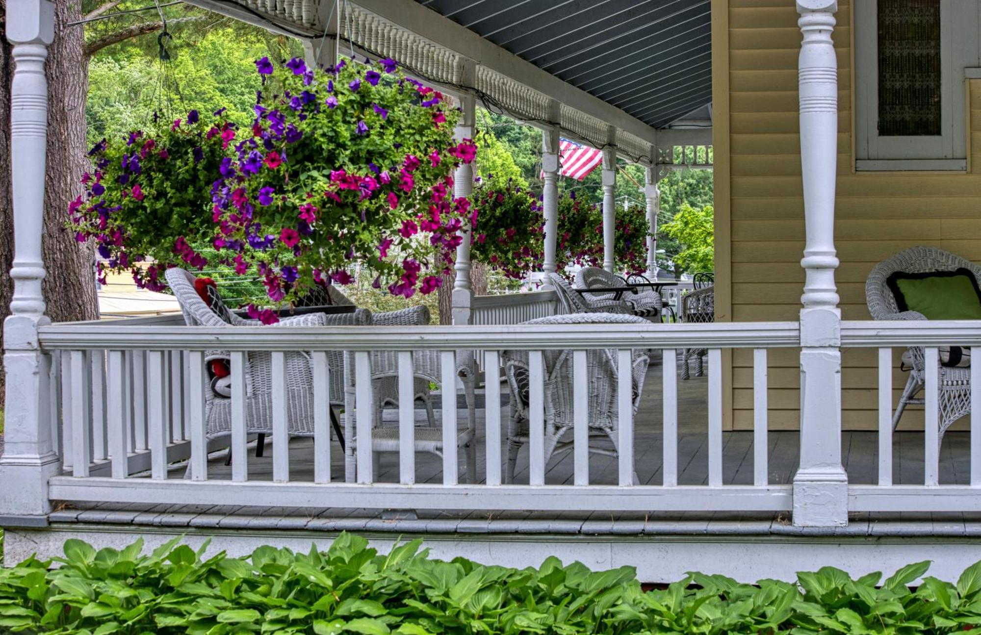Rockwell Falls Inn And Wine Bar Lake Luzerne 外观 照片