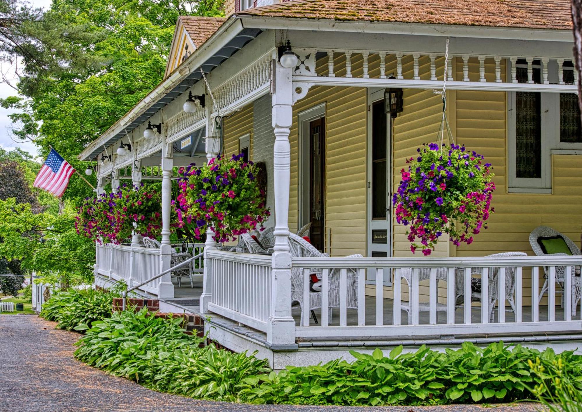 Rockwell Falls Inn And Wine Bar Lake Luzerne 外观 照片